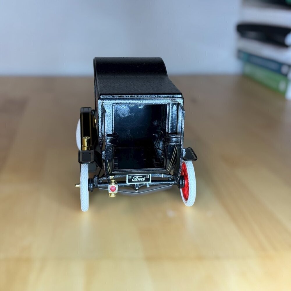 Collectible GearBoxTexaco 1913 Ford Model T Delivery Truck - Picture 13 of 16